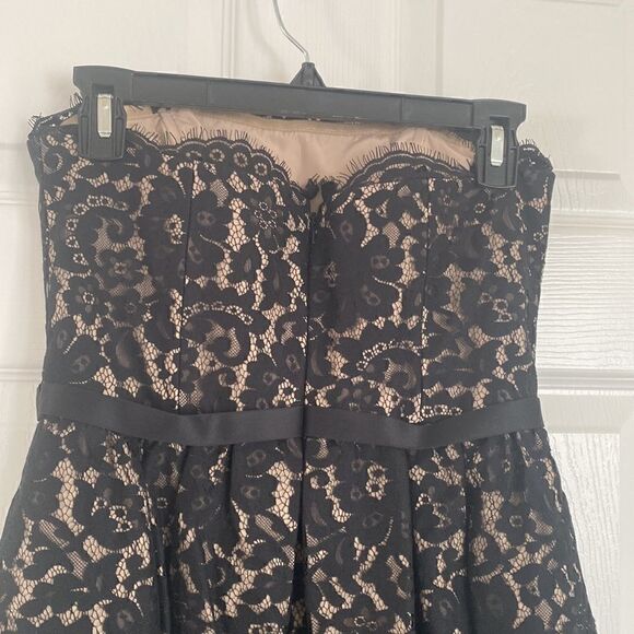 Neiman Marcus Target Robert
Rodriguez Black Lace Strapless Formal
Dress Size 2 - Picture 5 of 12